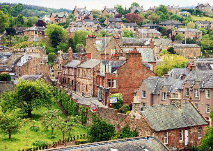 a photograph of a scottish village